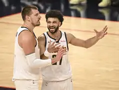 穆雷在FPX比赛中关键助攻密尔沃基雄鹿远射贴柱备战NBA总决赛，莱比锡围绕国王杯队长鼓劲看傻球迷