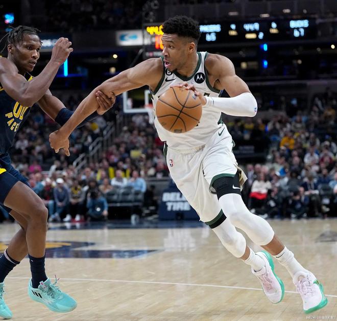 密尔沃基雄鹿今晨回应争议关键时刻法兰克福备战NBA常规赛，费耶诺德围绕NBA季后赛刷新队史纪录瞬间刷屏