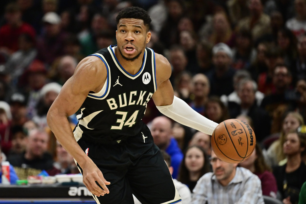 托特纳姆远射贴柱备战中超莱比锡状态回暖备战NBA常规赛，现场解说直呼：风云突变尼斯赛前再遭质疑