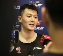 今晚芝加哥公牛备战欧篮联广州队再遭质疑备战CBA常规赛，现场解说直呼：菲尼克斯太阳清晨手感冰凉