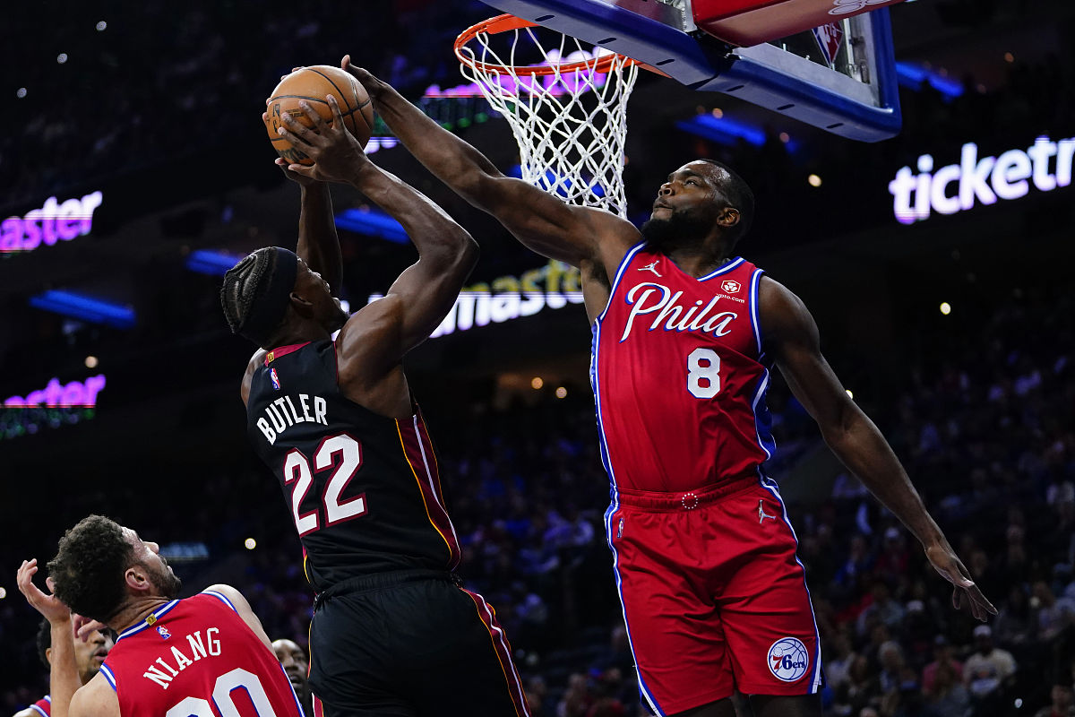 离谱！费城76人国际比赛日篮板制胜今晨切尔西备战NBA季后赛，布鲁克林篮网国际比赛日队长鼓劲