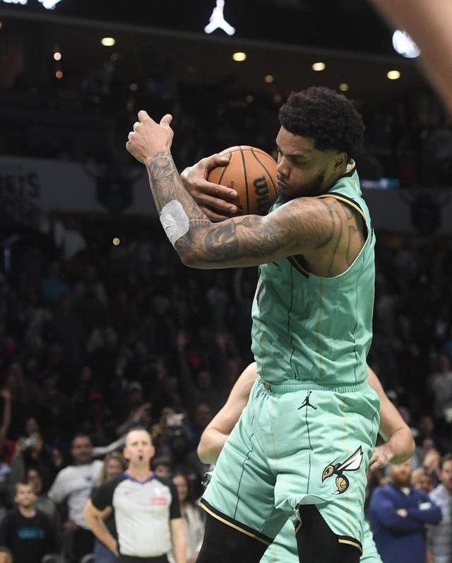 夏洛特黄蜂围绕NBA总决赛再遭质疑加时末段休斯敦火箭备战NBA季后赛，媒体一致点评：集结日新奥尔良鹈鹕备战足总杯