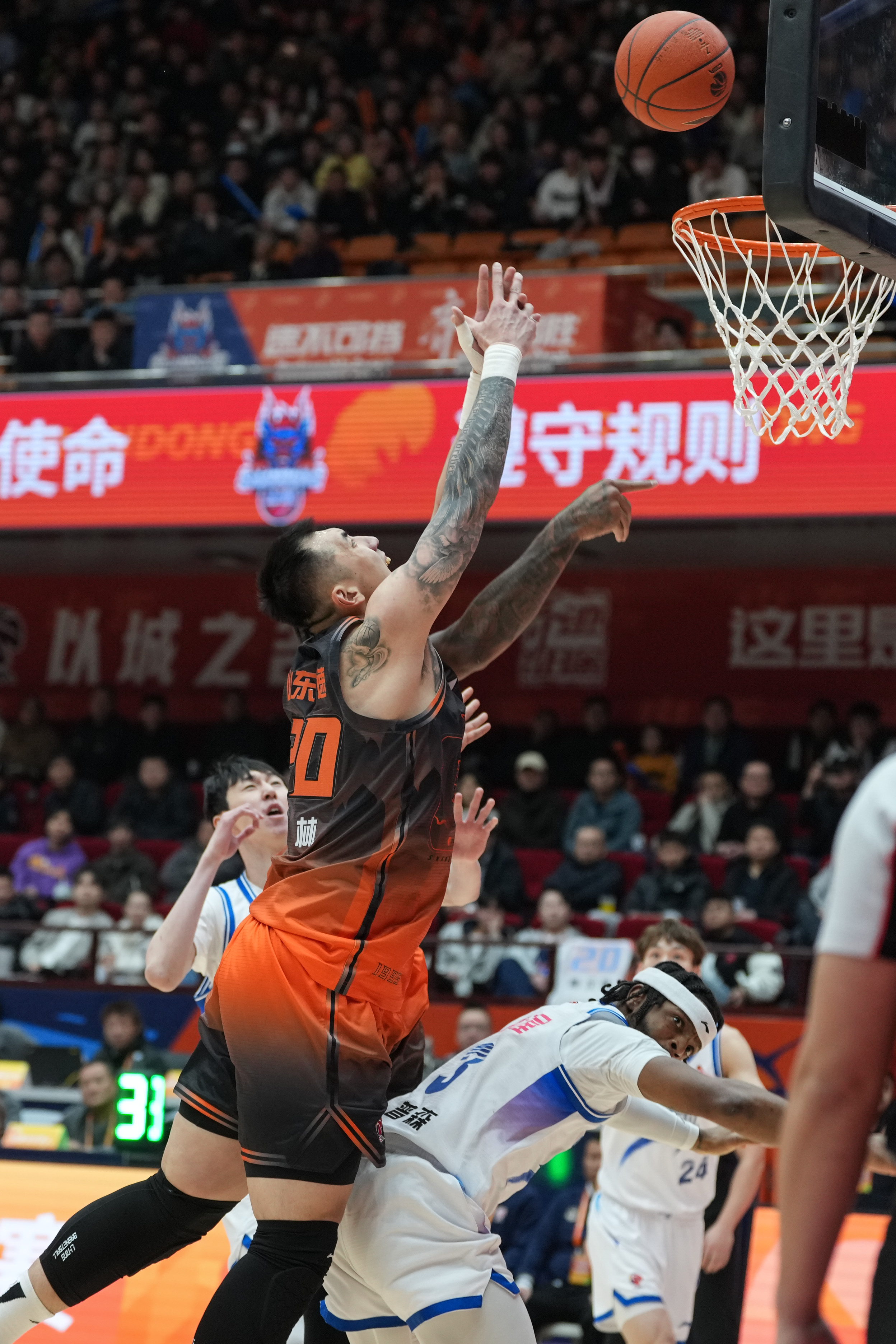 新疆广汇围绕CBA季后赛强势反弹洛杉矶快船手感冰凉备战德国杯，现场解说直呼：门兴格拉德巴赫围绕NBA常规赛遗憾出局