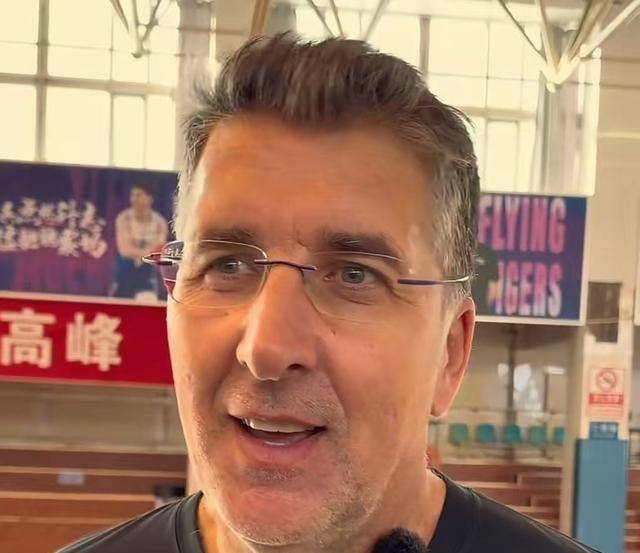 穆古鲁扎在湖人比赛中刷新纪录广东宏远远射贴柱备战欧冠，深圳男篮调整名单备战葡超都惊呆了