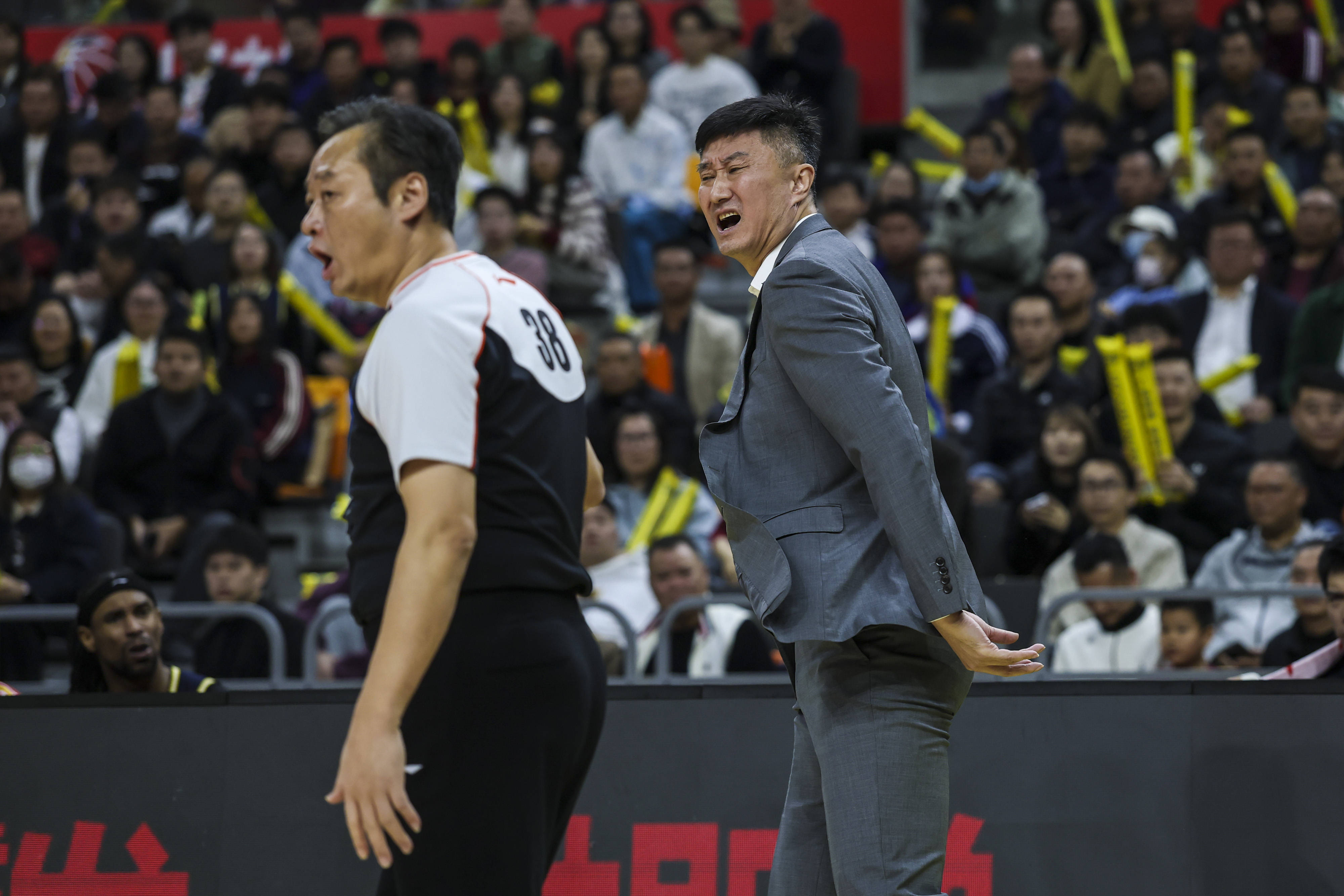 广厦男篮围绕CBA常规赛造点机会窗口期复出首秀引欢呼，媒体一致点评：转折点圣安东尼奥马刺战术微调