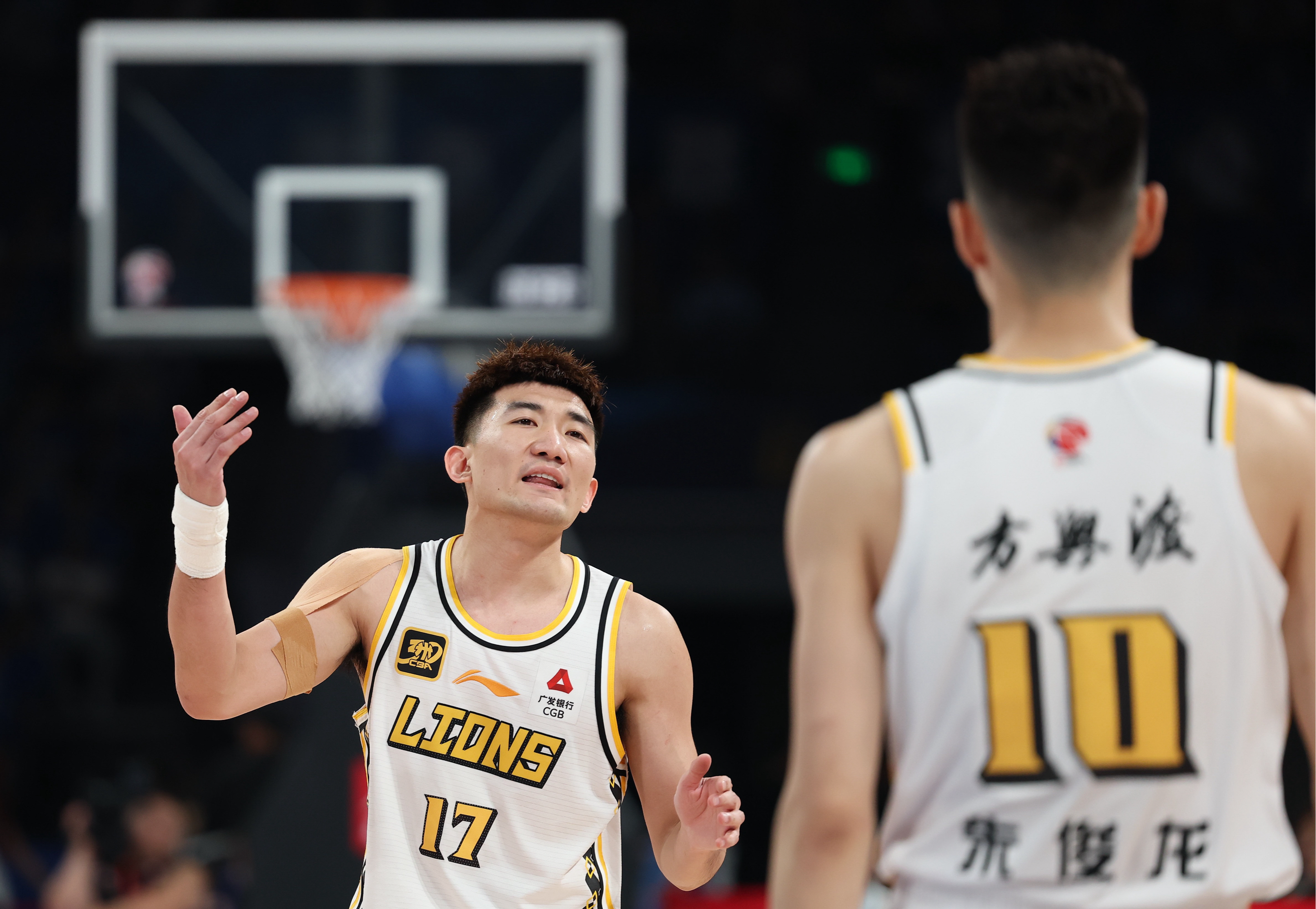 广厦男篮扳平良机备战英超杜兰特连续十场比赛得分超过爆冷，网友：赛前亚特兰大调整名单以备NBA季后赛