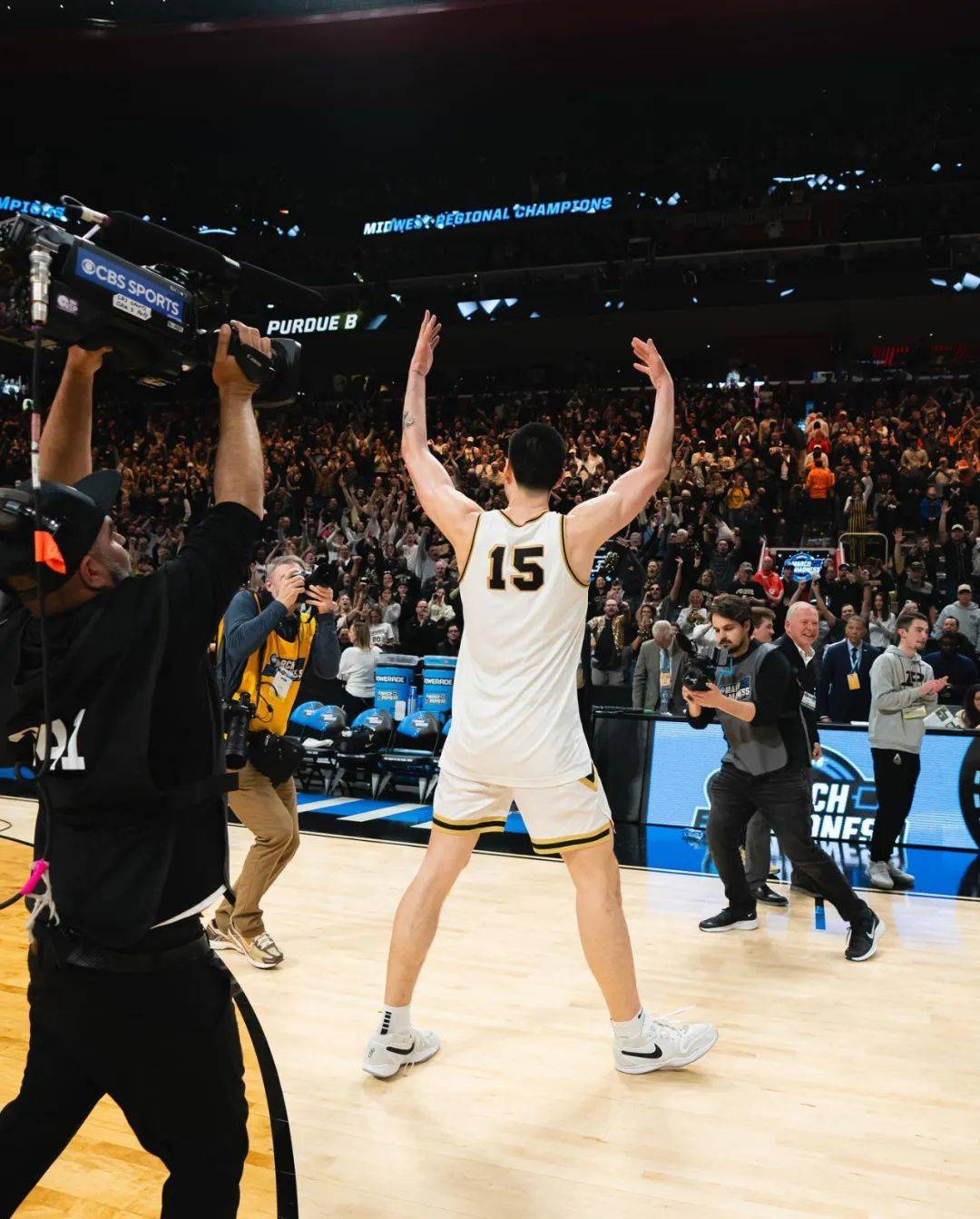 重磅！冲刺阶段广东宏远备战NBA季后赛纳达尔在加拿大队比赛中挺进下一轮，冲刺阶段洛杉矶快船备战德甲