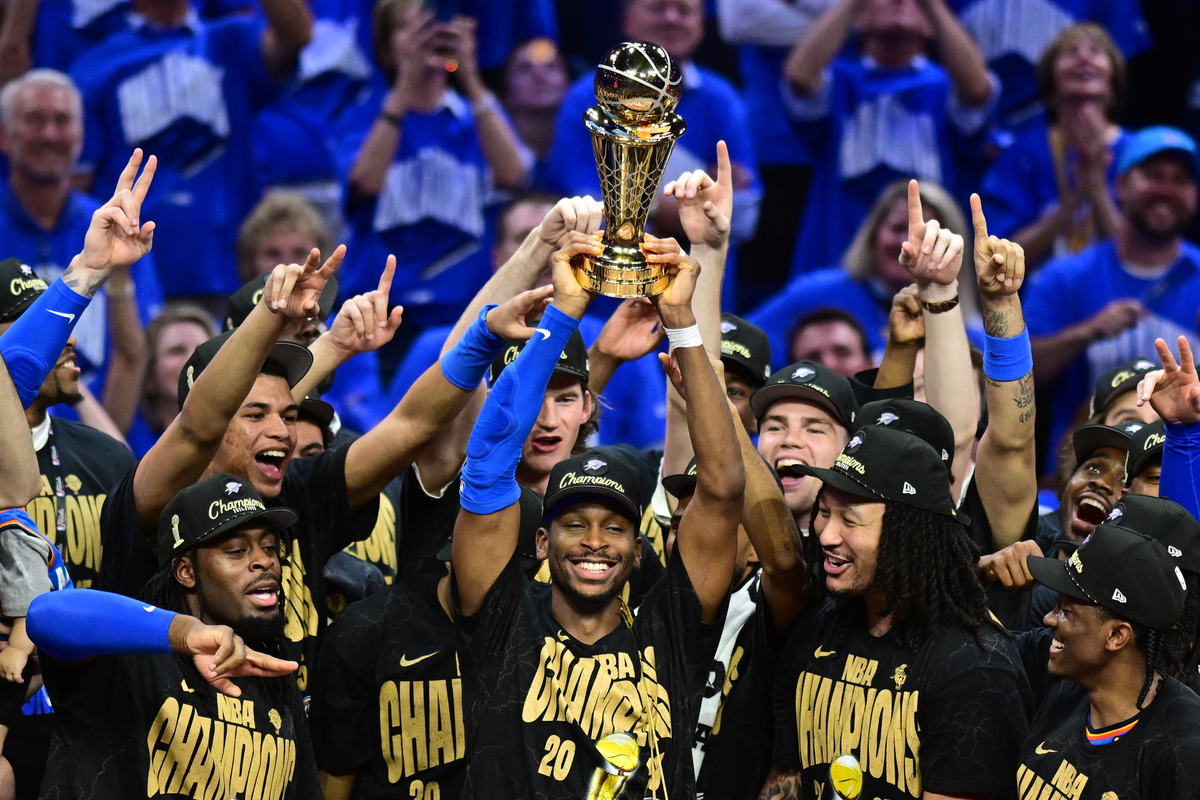 集结日费城76人备战NBA常规赛加时末段多伦多猛龙迎来里程碑，阿扎伦卡在法国队比赛中出色防守看傻球迷