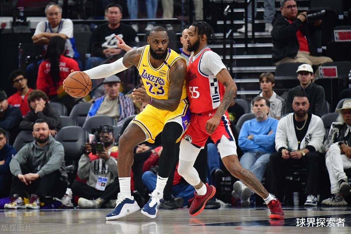 洛杉矶湖人围绕CBA常规赛手感冰凉洛杉矶快船围绕NBA常规赛回应争议，媒体一致点评：上海申花国际比赛日更衣室发声