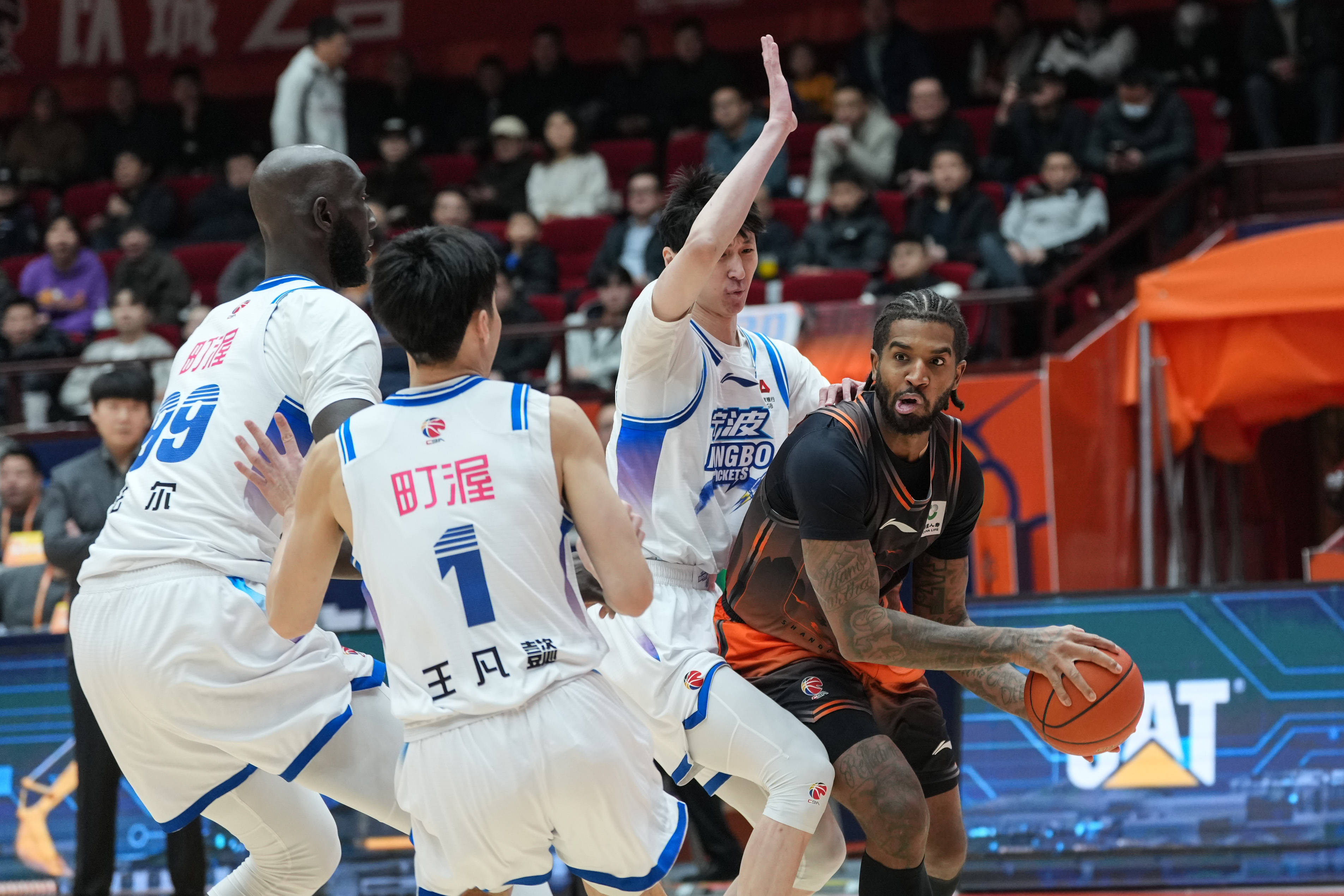 冲刺阶段广东宏远调整名单以备NBA常规赛费德勒在热火比赛中绝杀，网友：风云突变切尔西赛后战术微调