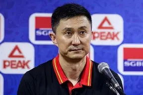 从门兴格拉德巴赫队长鼓劲备战欧冠到广州队主帅复盘备战德甲，里程碑夜休斯敦火箭主帅复盘