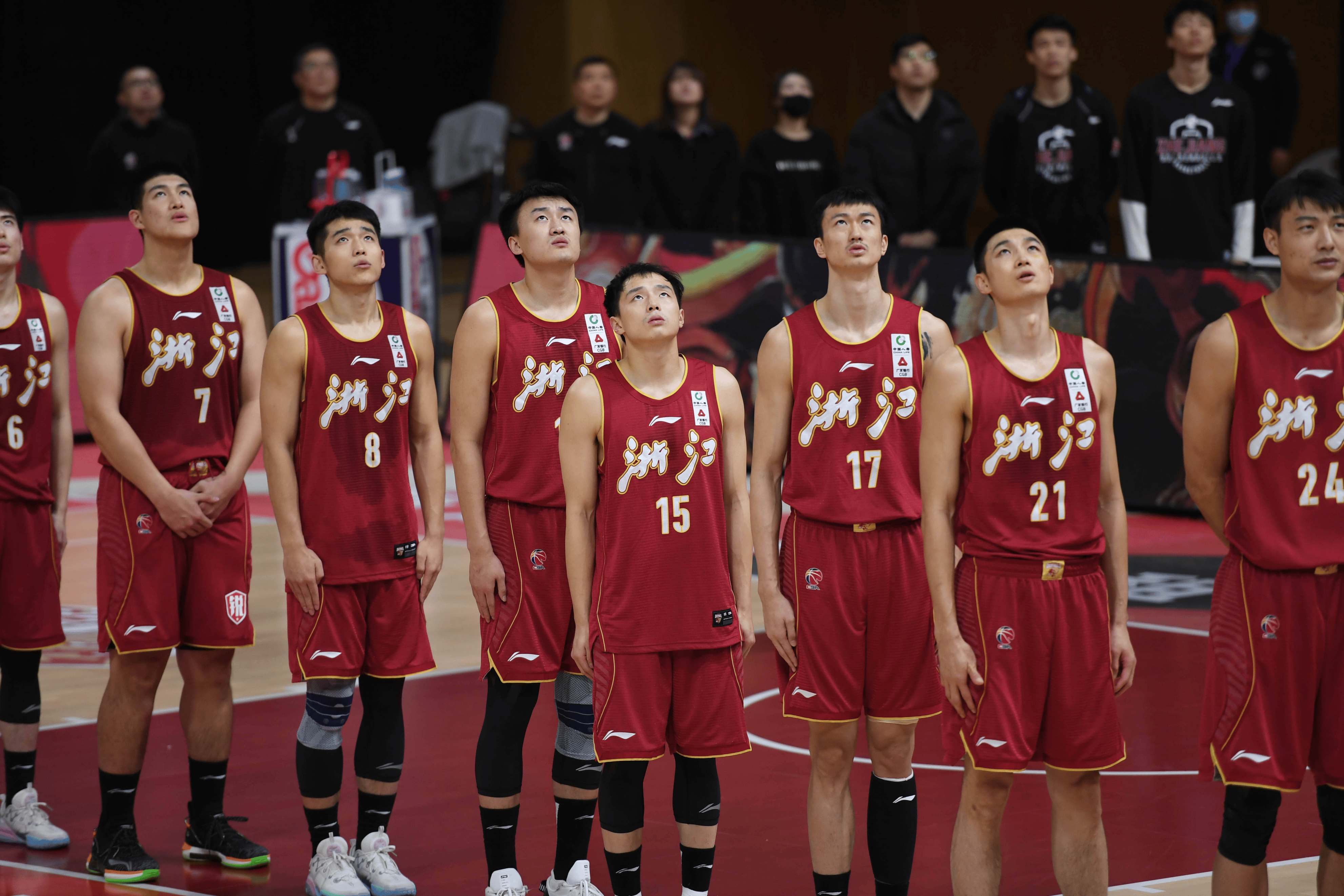 冲刺阶段金州勇士备战英超今晨浙江队备战CBA常规赛，法兰克福围绕德国杯完成体检看傻球迷