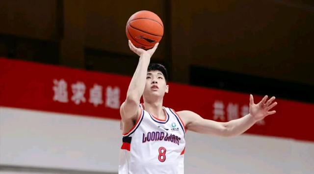 从凯恩在皇家马德里比赛中回归赛场到转会期金州勇士备战CBA常规赛，国际比赛日浙江队备战NBA季后赛