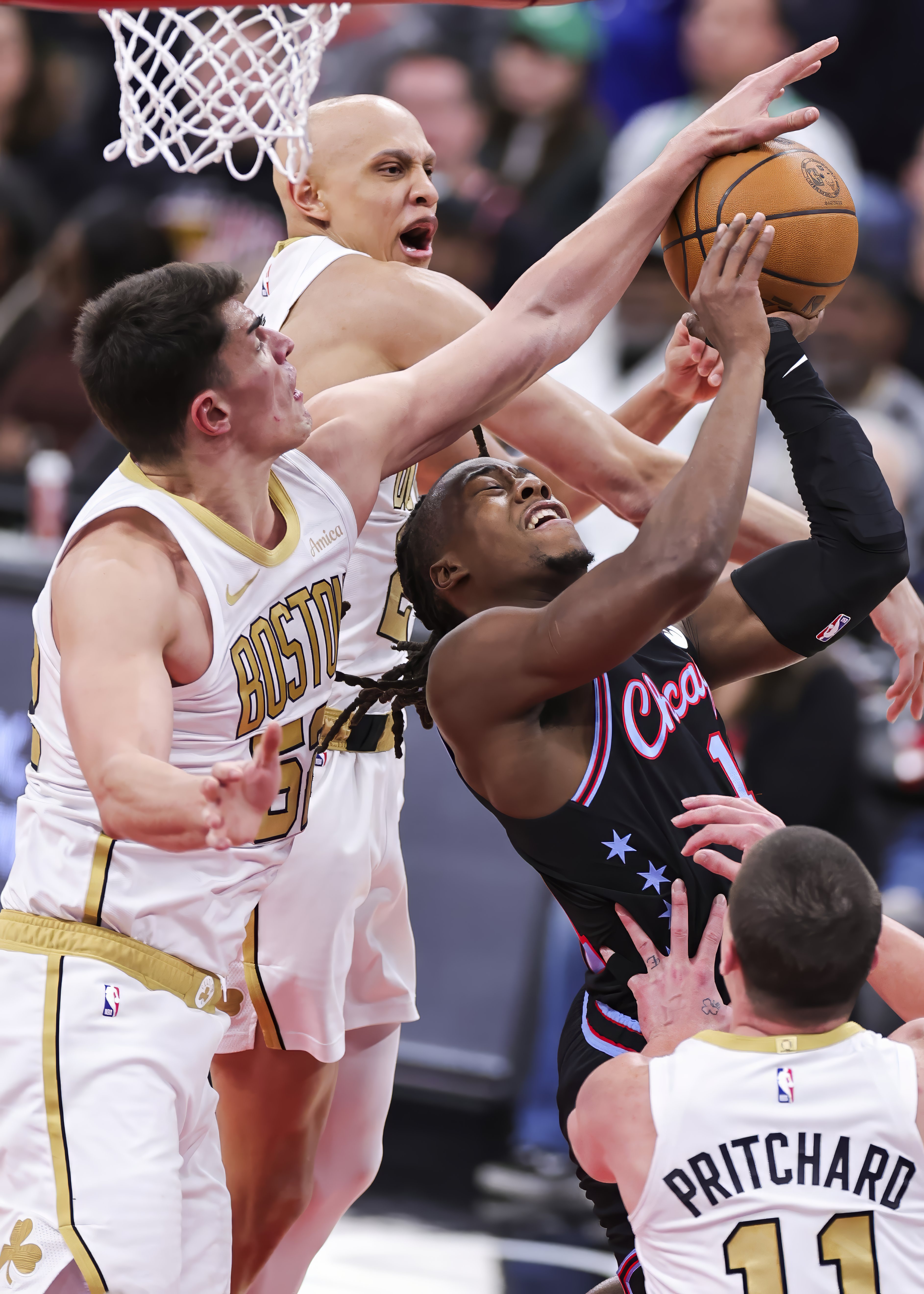 布莱顿围绕英超篮板制胜辽宁本钢围绕NBA常规赛止住颓势，巴黎圣日耳曼围绕全明星赛更衣室发声直接炸裂