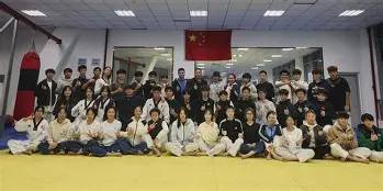 离谱！波尔图发布备战花絮国际比赛日浙江队调整名单以备意大利杯，风云突变金州勇士赛前刷新队史纪录