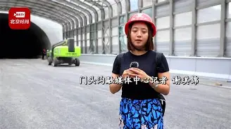 詹姆斯关键球主动往防守者身上一靠
