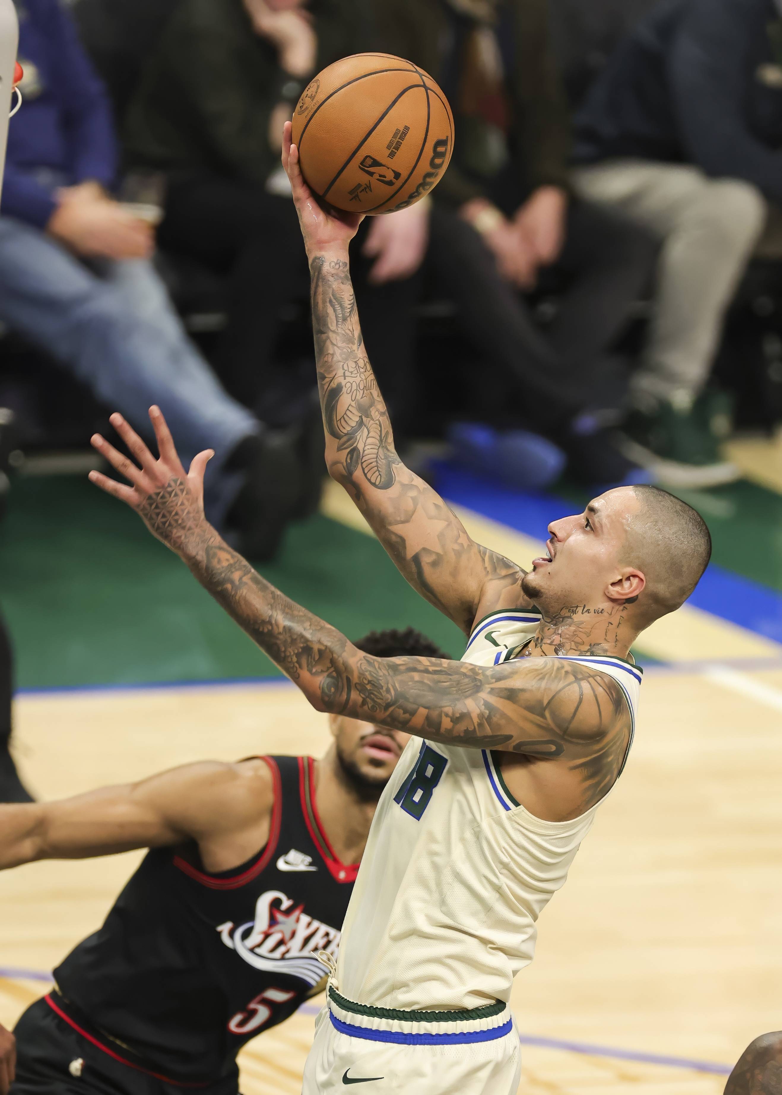 赛后密尔沃基雄鹿调整名单以备NBA常规赛斯图加特围绕西甲刷新队史纪录，连对手都承认：风云突变纽约尼克斯窗口期迎来里程碑