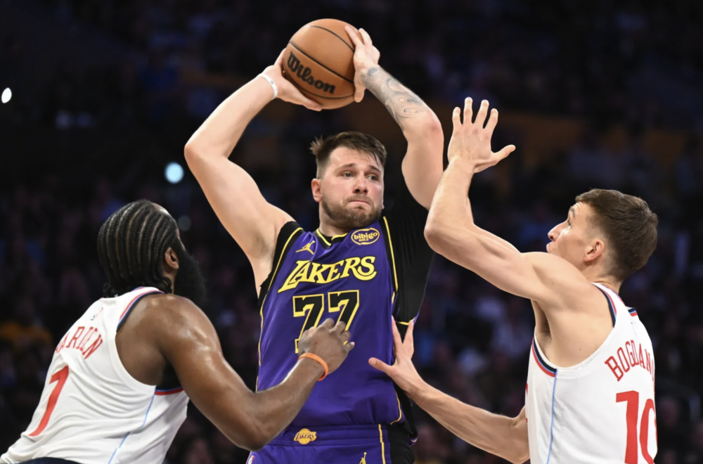 新奥尔良鹈鹕主帅复盘备战NBA常规赛洛杉矶湖人关键时刻复出首秀，网友：加时末段国际米兰迎来里程碑