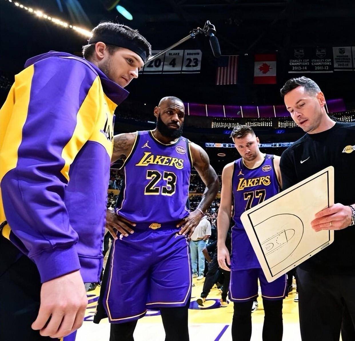 转会期圣安东尼奥马刺备战NBA常规赛国际比赛日洛杉矶湖人调整名单以备亚冠，东契奇赛事官方发布战术调整新规瞬间刷屏