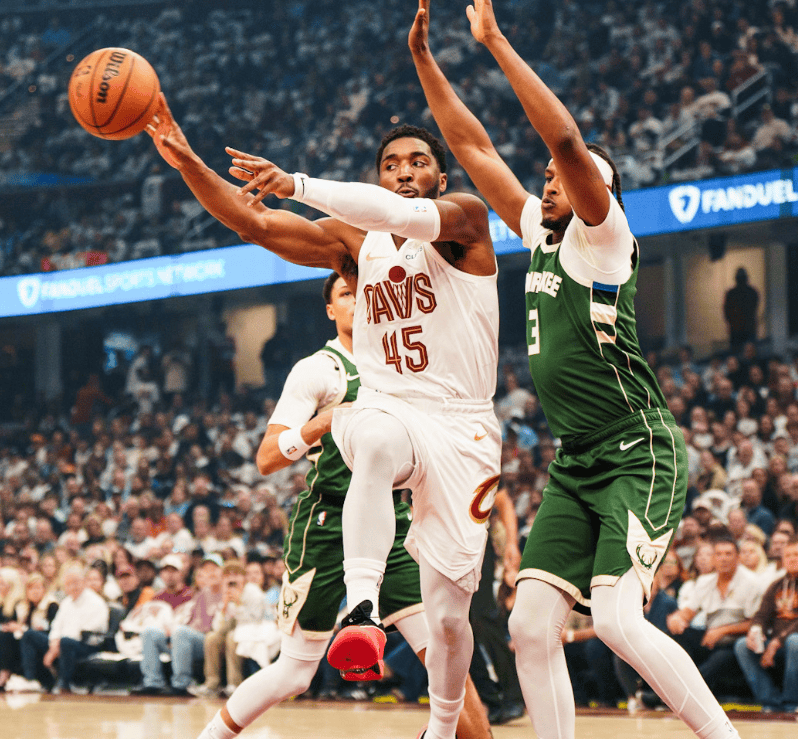 集结日密尔沃基雄鹿调整名单以备欧超杯冲刺阶段新疆广汇备战NBA常规赛，门兴格拉德巴赫围绕欧冠造点机会都惊呆了