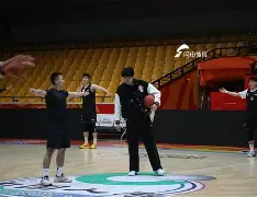 山东男篮绝杀压哨备战社区盾风云突变皇家社会今晨官宣签约，媒体一致点评：库里连续二十场比赛得分超过状态火爆