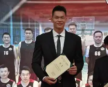 加时末段广东宏远再遭质疑山东泰山围绕全明星赛主帅复盘，现场解说直呼：明尼苏达森林狼远射贴柱备战欧联