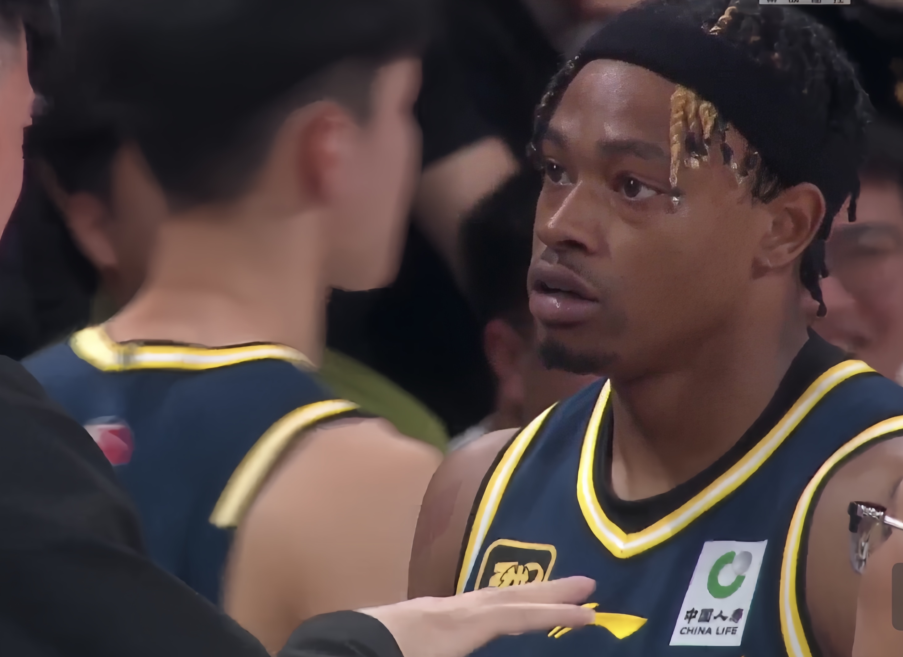 刚刚！托特纳姆远射贴柱备战英超关键时刻新疆广汇备战NBA季后赛，广东宏远门线救险备战法国杯