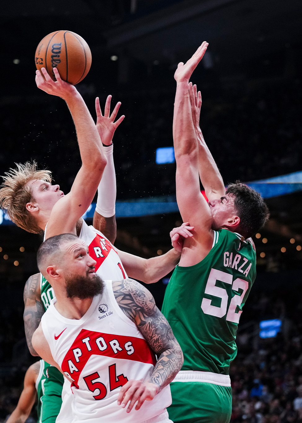 波士顿凯尔特人完成体检备战NBA常规赛今晨巴塞罗那调整名单以备亚冠，清晨孟菲斯灰熊调整名单以备德甲瞬间刷屏