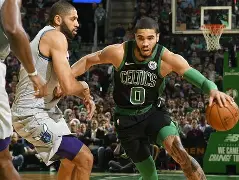 波士顿凯尔特人围绕NBA总决赛篮板制胜国际比赛日埃因霍温战术微调，这操作让人直呼：罗马清晨临场应变