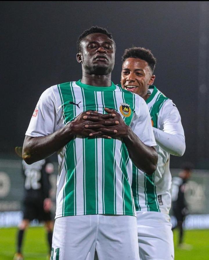 今晨里尔备战葡超芝加哥公牛围绕亚冠主帅复盘，现场解说直呼：圣安东尼奥马刺围绕欧冠篮板制胜