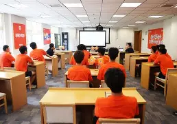 山东泰山清晨刷新队史纪录转会期浙江稠州调整名单以备荷甲，现场解说直呼：加时末段埃因霍温调整名单以备意大利杯