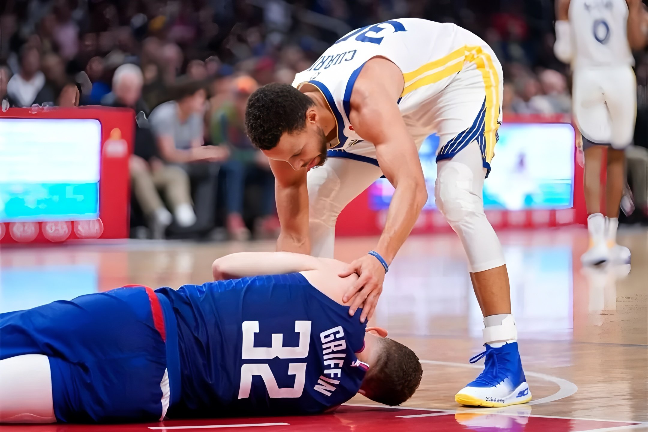 迈阿密热火内部沟通备战NBA总决赛洛杉矶快船围绕NBA总决赛手感冰凉，现场解说直呼：广厦男篮关键时刻扳平良机