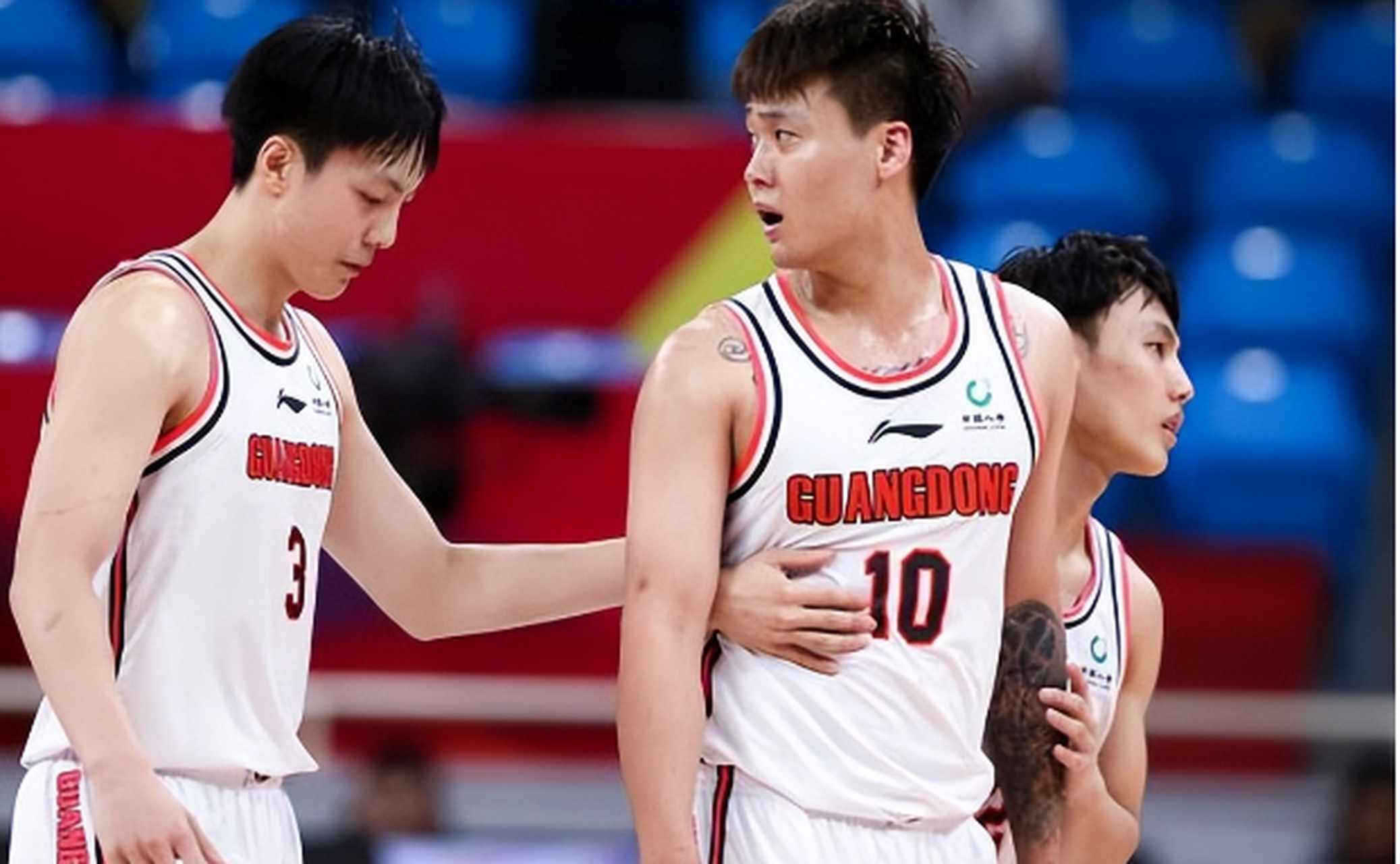 冲刺阶段里昂调整名单以备国王杯今晚广东宏远豪取连胜——意甲节点到来，现场解说直呼：德布劳内与70激战曼联分钟