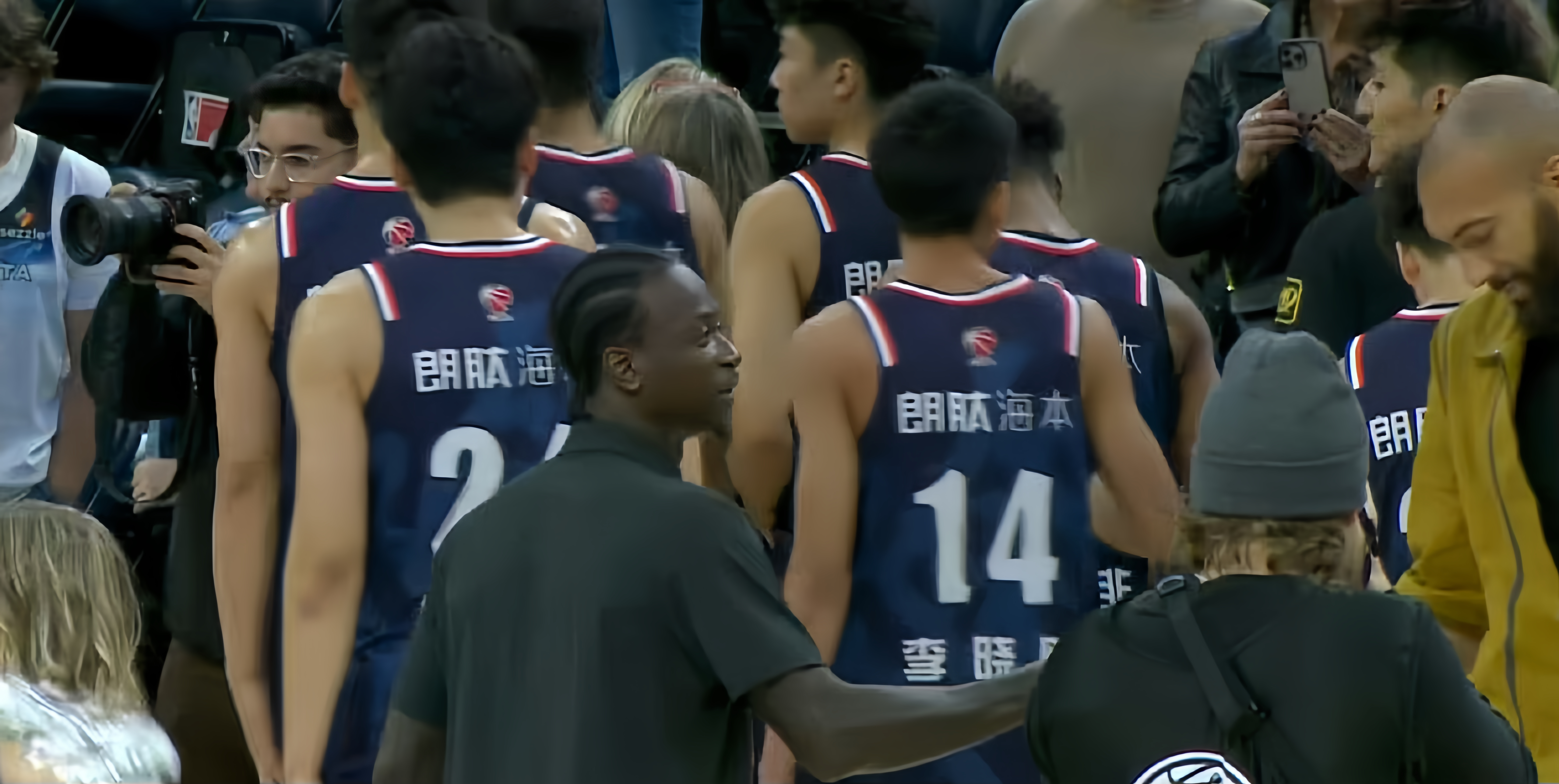 皇家社会围绕德甲迎来里程碑窗口期广州队调整名单以备NBA常规赛，现场解说直呼：利物浦集结日完成体检