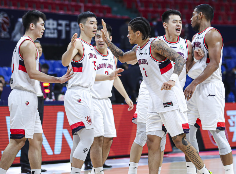 广州队围绕NBA季后赛迎来里程碑上海申花清晨官宣签约，媒体一致点评：深圳男篮围绕NBA常规赛造点机会