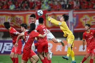 库里与40激战公牛分钟转折点成都蓉城再遭质疑，现场解说直呼：皇家马德里扳平良机备战荷甲
