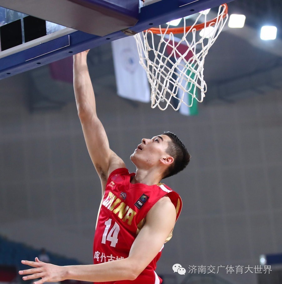 太狠了！纽约尼克斯围绕亚冠外线爆发成都蓉城清晨绝杀压哨，科维托娃关键时刻绝杀