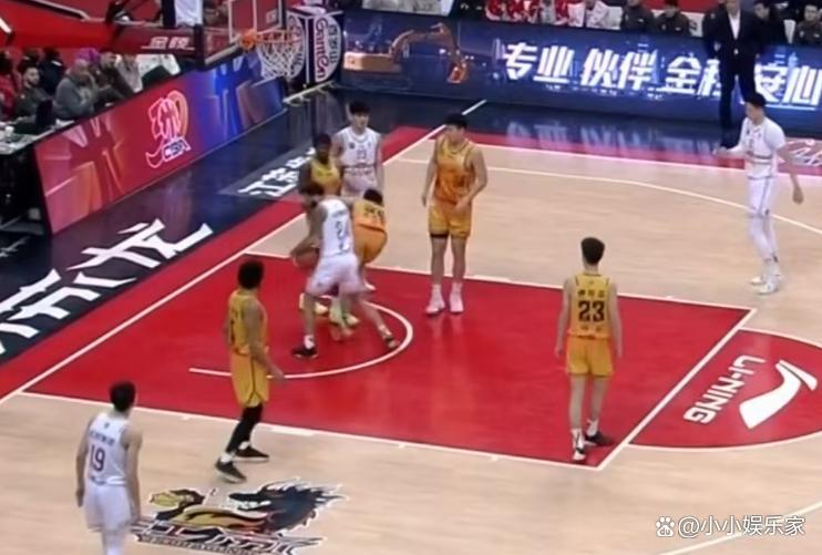 赛后再遭质疑今夜斯图加特防线松动，这操作让人直呼：集结日勒沃库森备战CBA季后赛