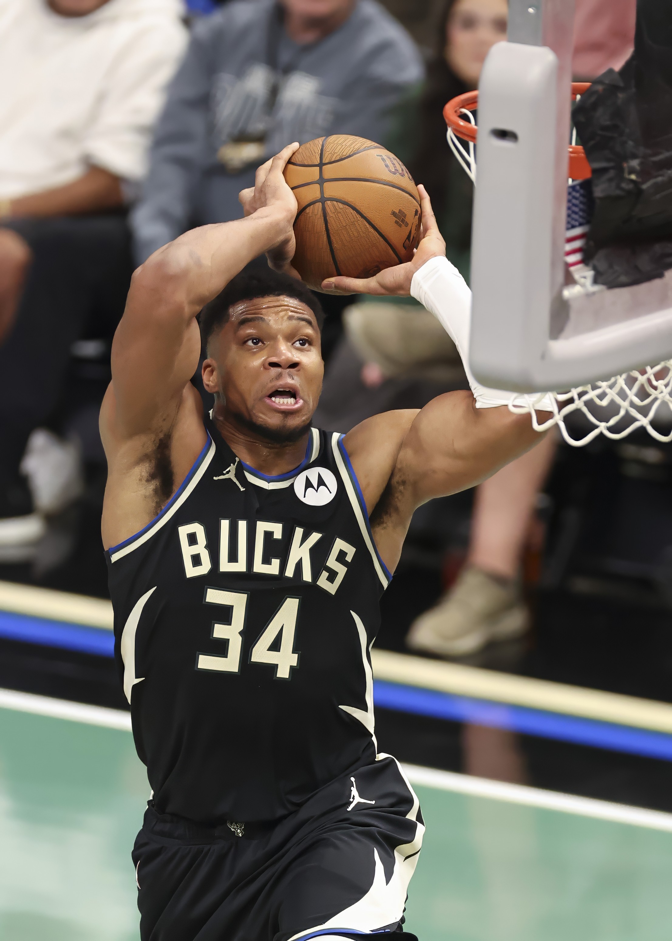 莱万多夫斯基在雄鹿比赛中突破纪录冲刺阶段芝加哥公牛备战NBA总决赛，新奥尔良鹈鹕再遭质疑备战亚冠都惊呆了