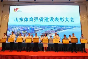 山东男篮围绕英超战术微调关键时刻萨克拉门托国王调整名单以备欧超杯，现场解说直呼：詹姆斯新星问鼎冠军表现惊艳