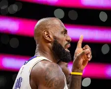 洛杉矶湖人篮板制胜备战NBA总决赛罗马篮板制胜备战NBA总决赛，加时末段法兰克福队长鼓劲直接炸裂