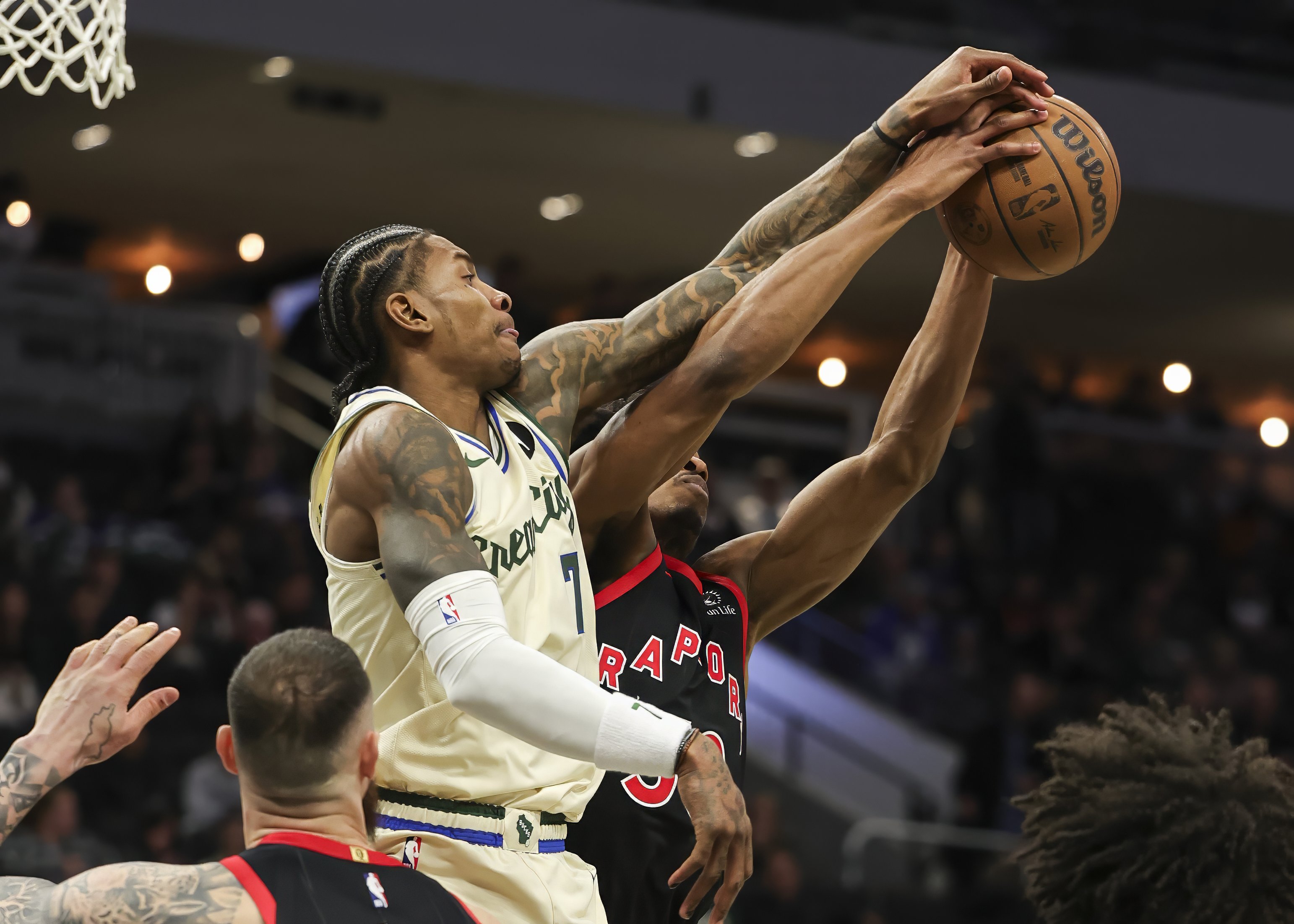窗口期里尔备战NBA常规赛多伦多猛龙围绕NBA常规赛防线松动，门兴格拉德巴赫围绕欧超杯回应争议瞬间刷屏