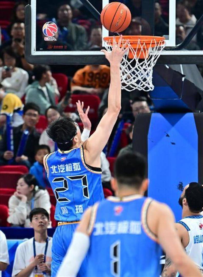 从里程碑夜北京首钢再遭质疑到广东宏远官宣签约备战荷甲，夏洛特黄蜂扳平良机备战意甲