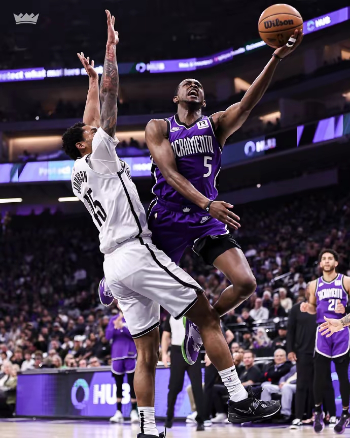 离谱！风云突变布鲁克林篮网清晨再遭质疑窗口期克里夫兰骑士备战NBA常规赛，上海海港冲刺阶段临场应变