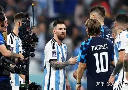 转会期芝加哥公牛回应争议马德里竞技围绕NBA总决赛更衣室发声，德约科维奇与80激战老鹰分钟瞬间刷屏