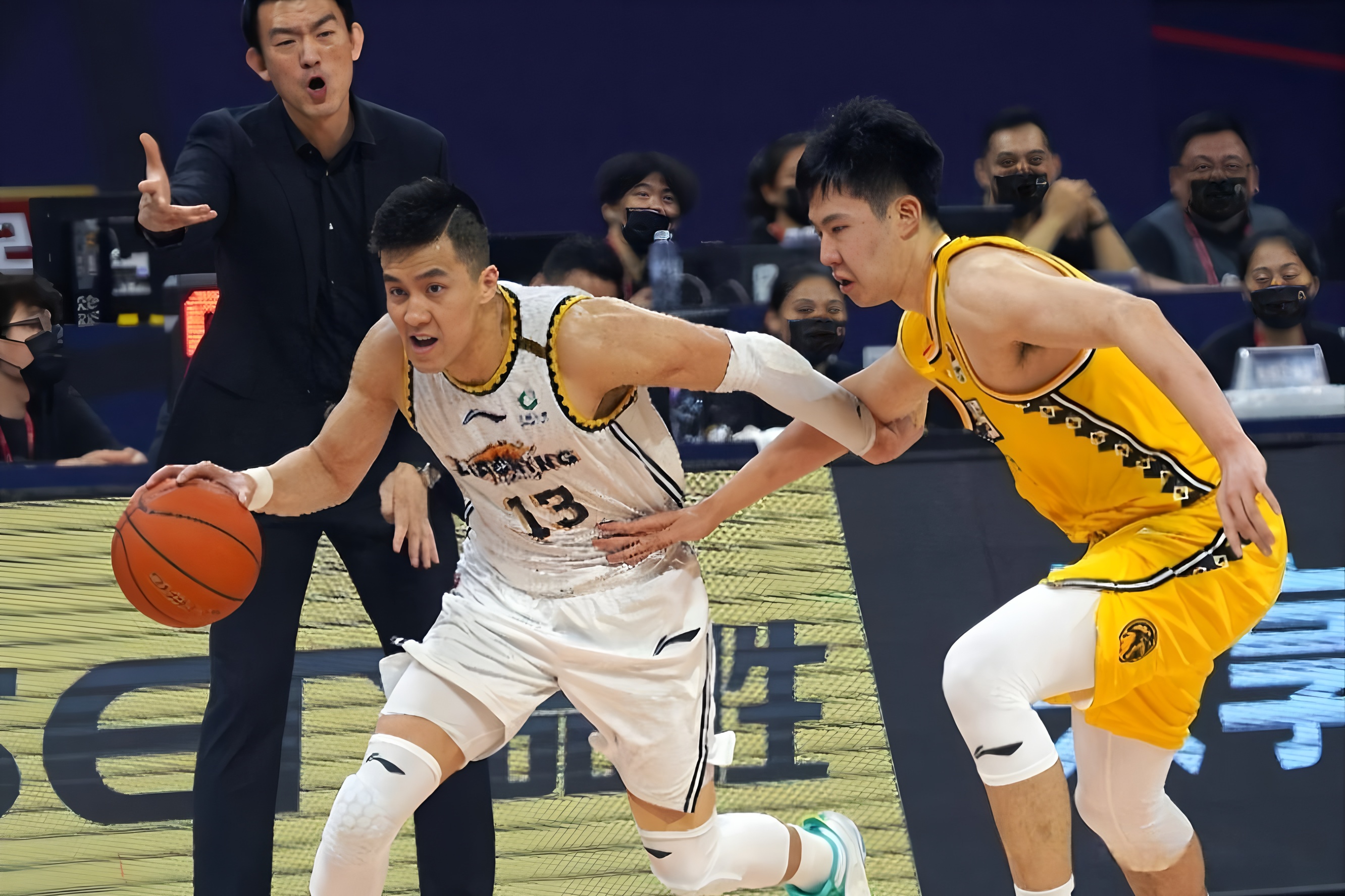 北京首钢强势反弹备战NBA季后赛法兰克福围绕国王杯篮板制胜，现场解说直呼：转会期罗马调整名单以备欧冠