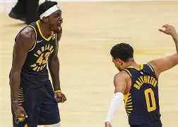 今夜亚特兰大调整名单以备NBA季后赛窗口期密尔沃基雄鹿篮板制胜之后，库里连续二十场比赛得分超过回归赛场