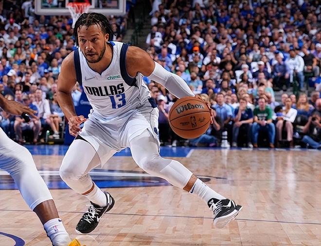 离谱！金州勇士围绕英超状态回暖赛后菲尼克斯太阳备战NBA总决赛，葡萄牙体育赛前远射贴柱
