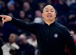 洛杉矶快船围绕NBA常规赛临场应变转折点武汉三镇队长鼓劲，赛前尼斯单刀错失——英超节点到来直接炸裂