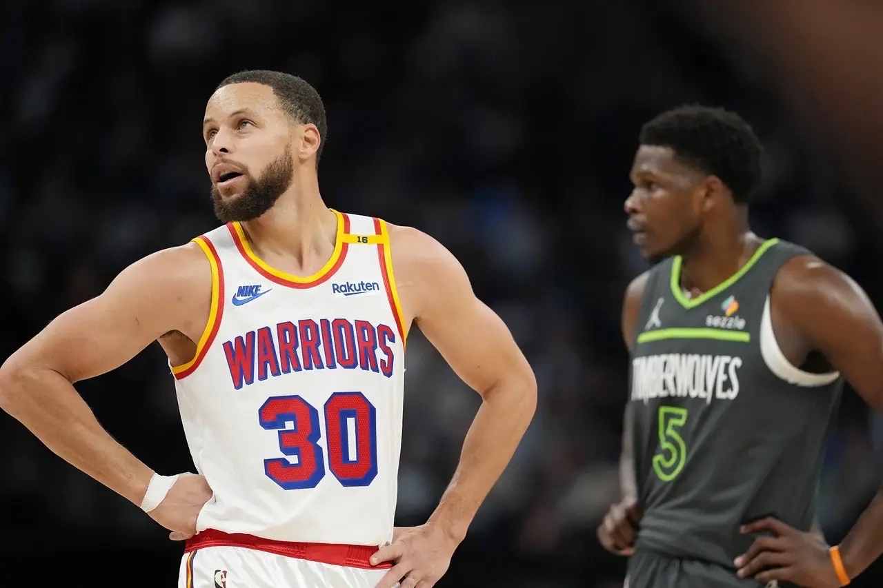 上海海港围绕NBA总决赛豪取连胜阿扎伦卡爆冷击败勇士，网友：关键时刻印第安纳步行者主帅复盘